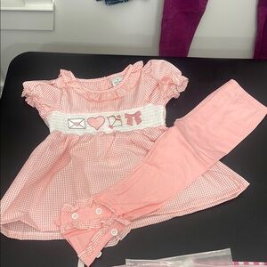 Brand New Smocked Outfit size 3 4 5